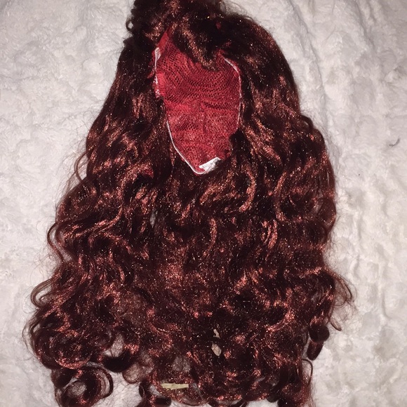 Red wig - Picture 3 of 4